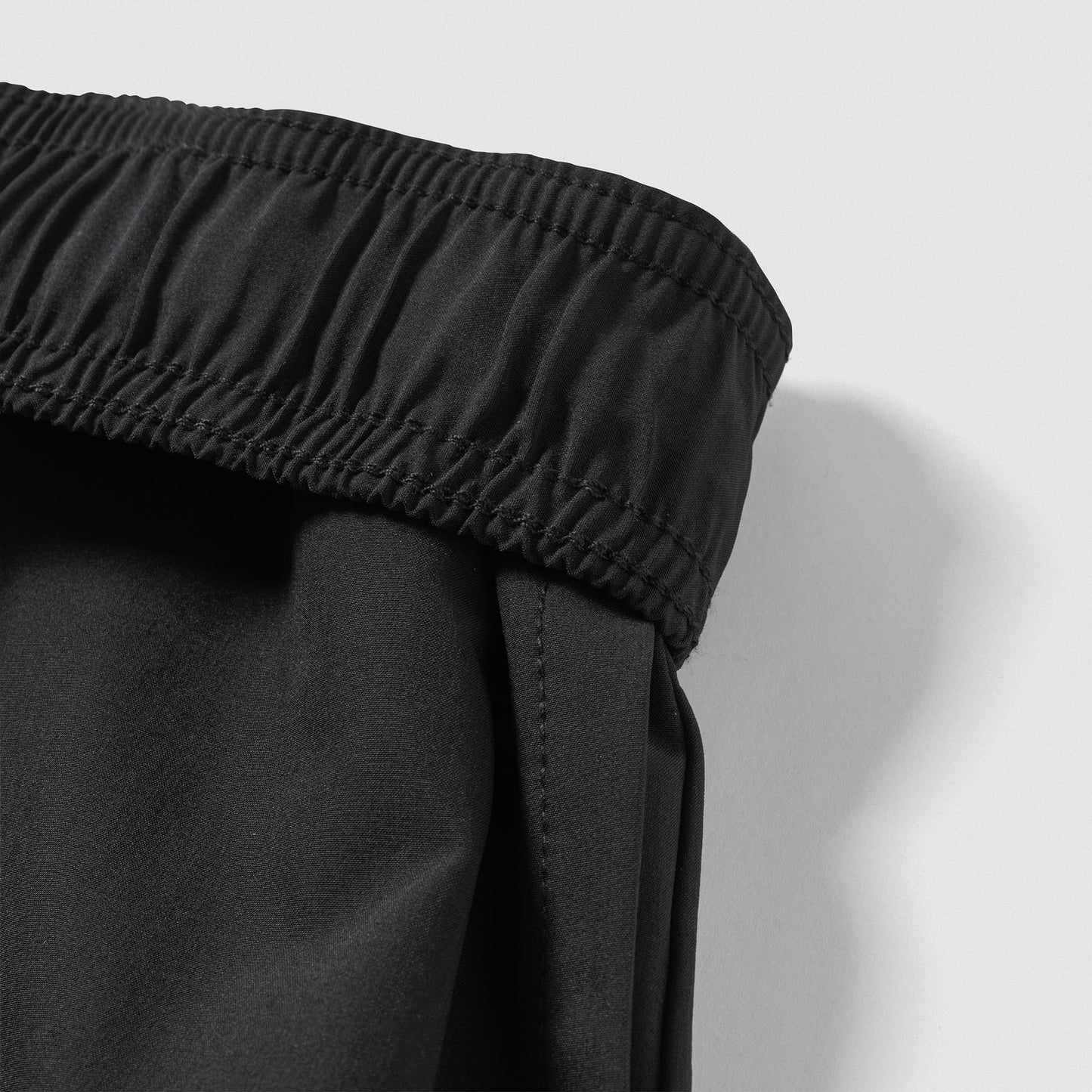 Conquer 5" Shorts - Black/White