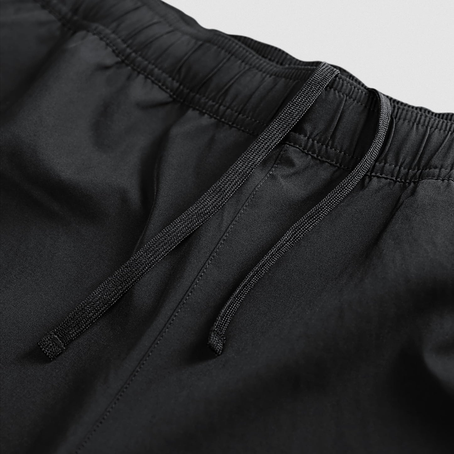Conquer 9" Shorts - Black/White