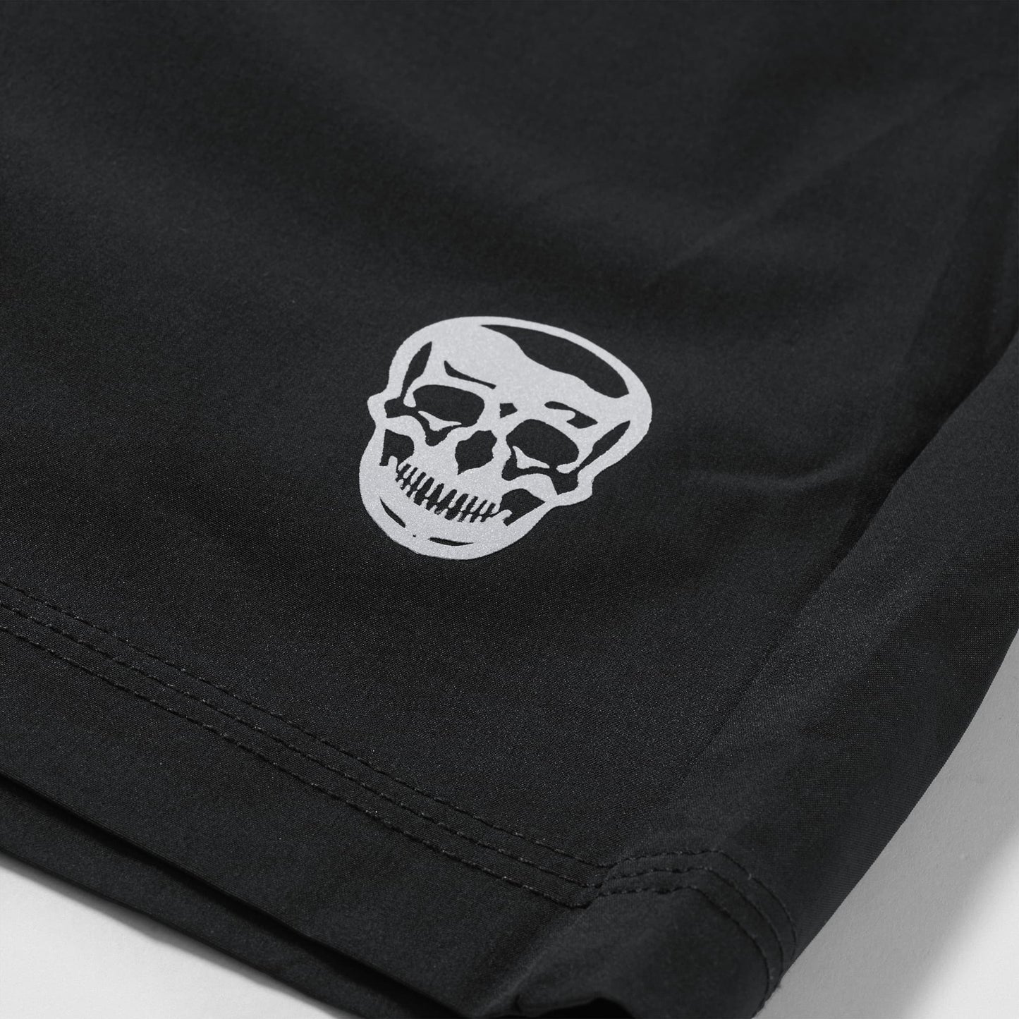 Conquer 7" Shorts - Black/White